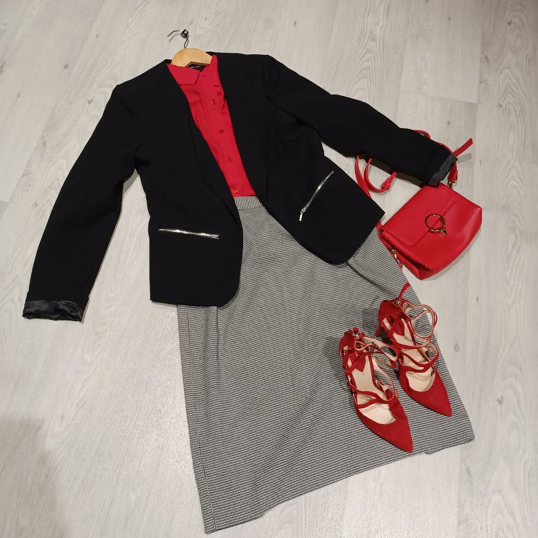 wwardrobebl1's tweet image. Dress for the job you want with confidence 👗👔👠👞  

Being confident and prepared is the key to performing well at your interview.

#recyle #interviewprep #interviewcoaching #interviewready #teamwork #sustainablefashion #community