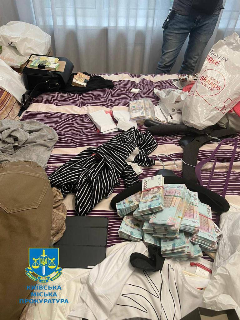 ProrokAntihist4's tweet photo. Суд визначив заставу 904 тис. грн екснардепці Ірині Сисоєнко, яку підозрюють в оформленні інвалідності ухилянтам за хабарі
Вона сплатила суму і вийшла з-під варти. Під час обшуків у неї було виявлено понад 40 мільйонів грн.
40 лямів це ж лише вона на нігті 💅 відклала, чи нєєє? https://t.co/5LbkQ8xWLK