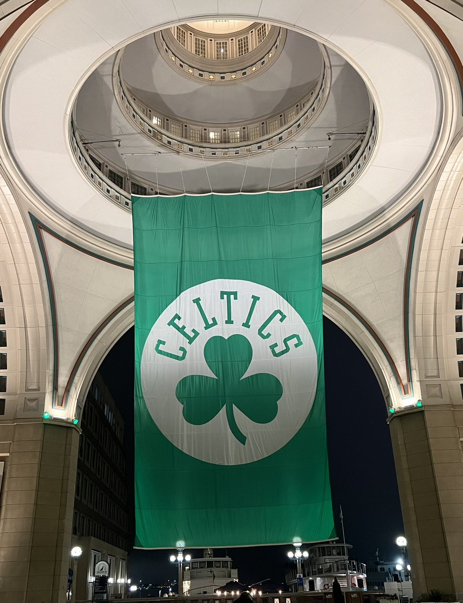 shamu5noonan's tweet photo. unforgettable night with dad, what a win!
#3MoreToGo #bleedgreen #CelticsIn5
☘️ ☘️ ☘️ https://t.co/b62DdLMpqd