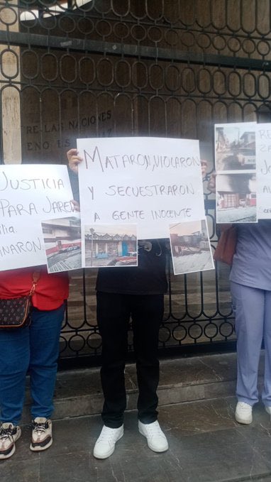 Re_Villarreal's tweet image. Por favor pongamos nuestros ojos en Tila, Chiapas, nos necesitan. Llevan 4 días en terror.
Están violando mujeres, incendiando el lugar, haciendo reclutamiento forzado y asesinando familias.
@RutilioEscandon ¡Atiende a Tila ya!