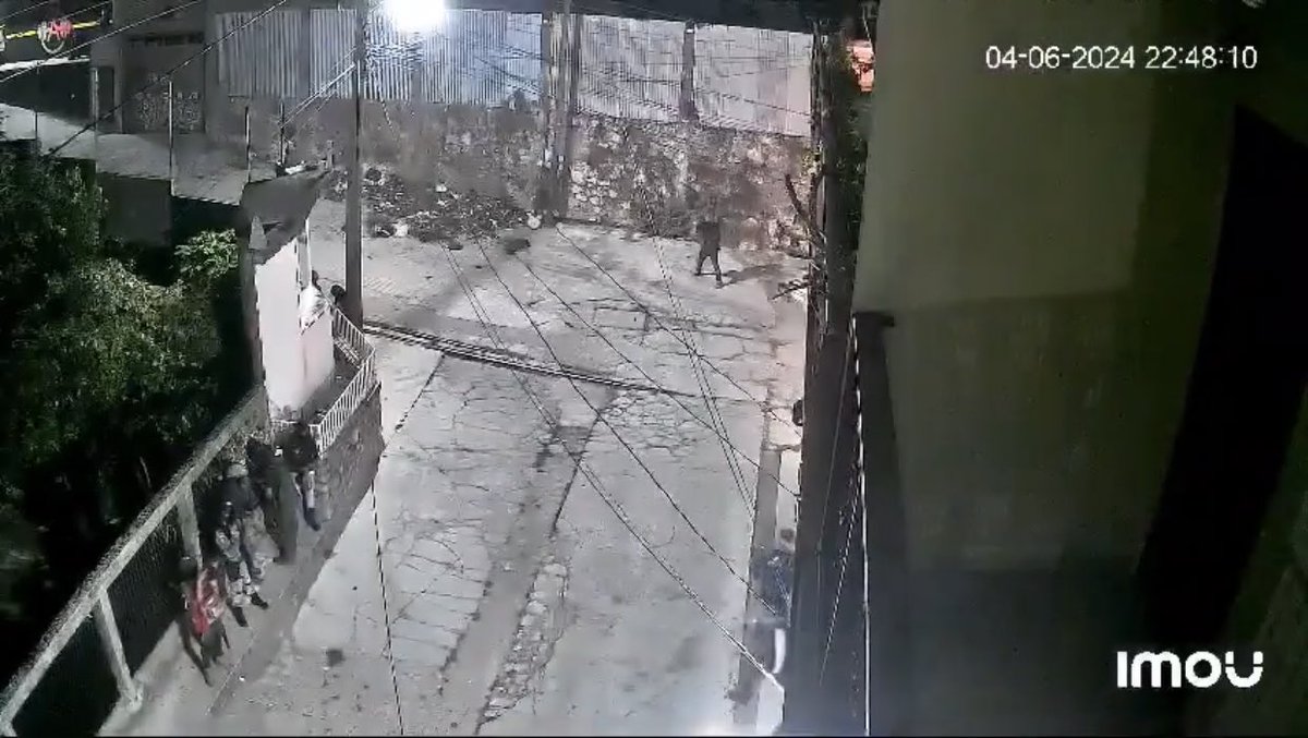 Re_Villarreal's tweet image. Por favor pongamos nuestros ojos en Tila, Chiapas, nos necesitan. Llevan 4 días en terror.
Están violando mujeres, incendiando el lugar, haciendo reclutamiento forzado y asesinando familias.
@RutilioEscandon ¡Atiende a Tila ya!