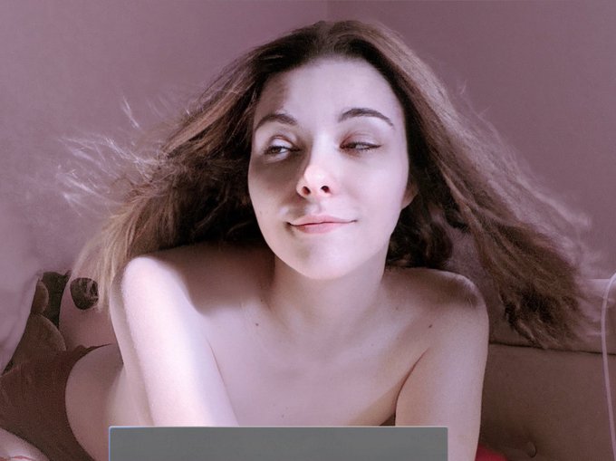 I was moving to get a picture taken this morning and the camera caught this stupid fuckin face it&rsquo;s giving<a href="/tag/newprofilepic"class="tags"><span>#newprofilepic</span></a>