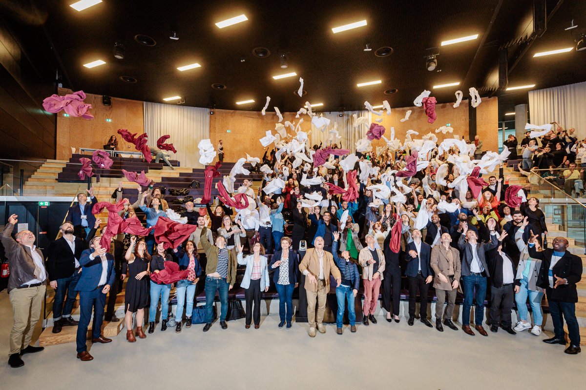 Graduate School Sociologie et Science Politique (@gs_ssp_upsaclay) on Twitter photo La 3ème cérémonie de remise des diplômes de la Graduate School Sociologie et science politique de l'<a href="/UnivParisSaclay/">Université Paris-Saclay</a> s'est tenue le jeudi 30 mai dernier à <a href="/centralesupelec/">CentraleSupélec</a> .
Merci à <a href="/mayer_nonna/">Nonna Mayer</a> d'avoir été notre invitée d'honneur et félicitations aux diplômées et diplômés ! La 3ème cérémonie de remise des diplômes de la Graduate School Sociologie et science politique de l'<a href="/UnivParisSaclay/">Université Paris-Saclay</a> s'est tenue le jeudi 30 mai dernier à <a href="/centralesupelec/">CentraleSupélec</a> .
Merci à <a href="/mayer_nonna/">Nonna Mayer</a> d'avoir été notre invitée d'honneur et félicitations aux diplômées et diplômés !