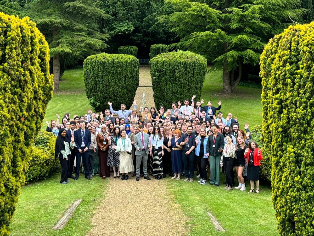 We are in full swing with our group photo and the amazing @theaieducatorX