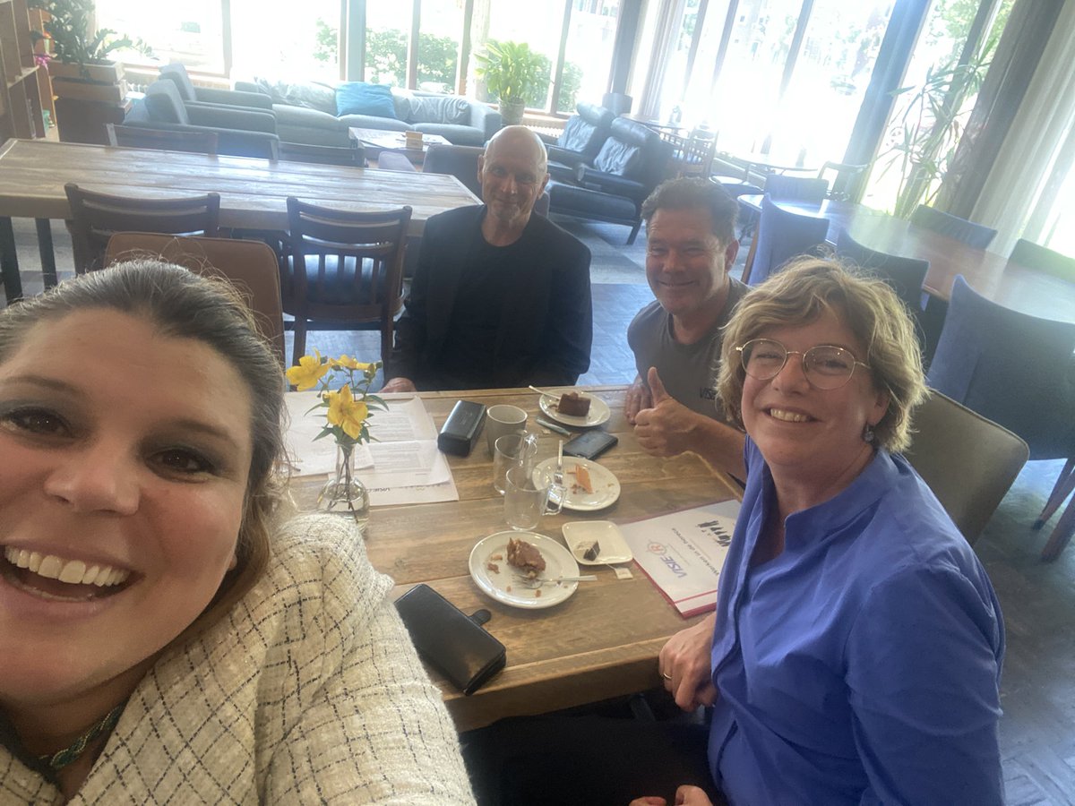 Wat fijn dat je bij ons mooie initiatief @buurtenenzo een heerlijke koffie hebt gedronken! Ik kom er ook graag! Het is een fantastische organisatie met mooie doelen!  Mensen met afstand tot de arbeidsmarkt begeleiden en voorzien van een opleiding/ werkervaring! Altijd welkom!
