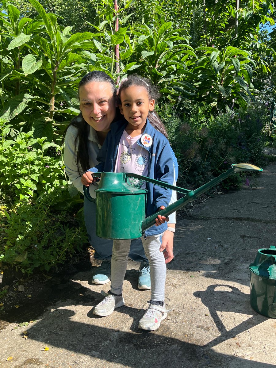#TheBigHelpOut is officially back! 💚

People nationwide have begun pitching in with their watering cans, litter pickers, and more!

Wishing everyone a great weekend of volunteering.

It's not too late to join, download the app today and lend a hand. bit.ly/BHOApp-X
