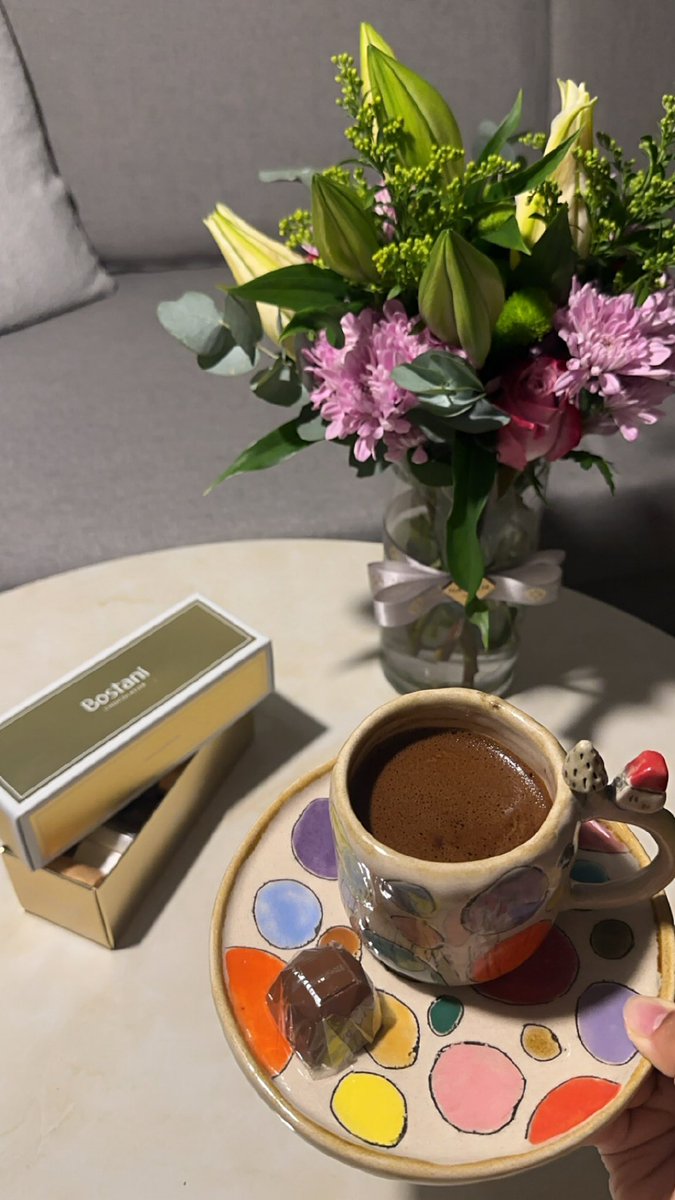 ولتكِن أيامنا محفوُفه  
    بالزهوُرِ والحُب.