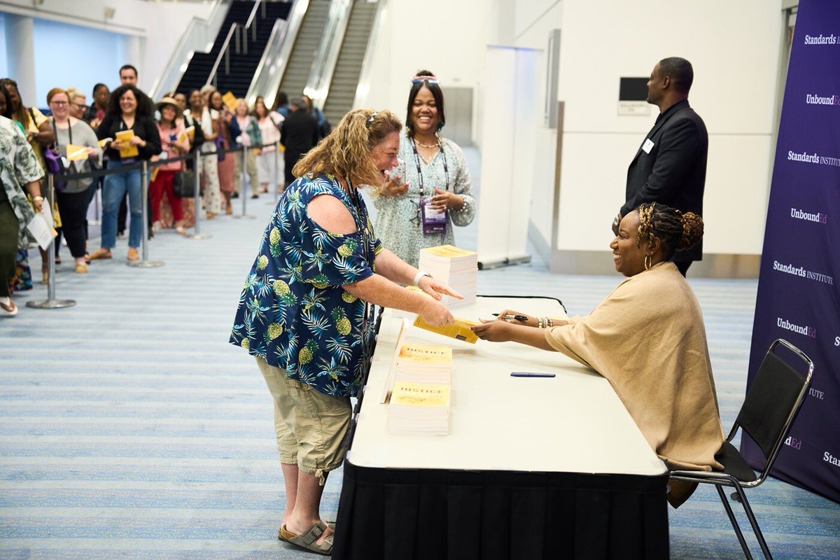 Lacey Robinson tweet media