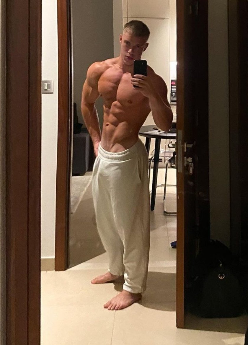 Foliveralpha's tweet photo. Daddy’s favourite day of the week 🤑

Come crawling wallets. Bring daddy his taxes
#findom #cashmaster #domination https://t.co/xrMOziuzpE