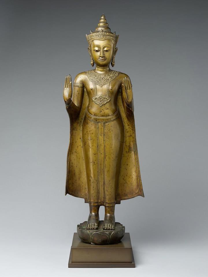 lhade_sh's tweet image. Үнэний замаар замнаж буй тул "Бүү ай" хэмээх мутарлаг

अभयमुद्रा  མི་འཇིག་པའི་ཕྱག་རྒྱ་ mudra/gesture of fearlessness