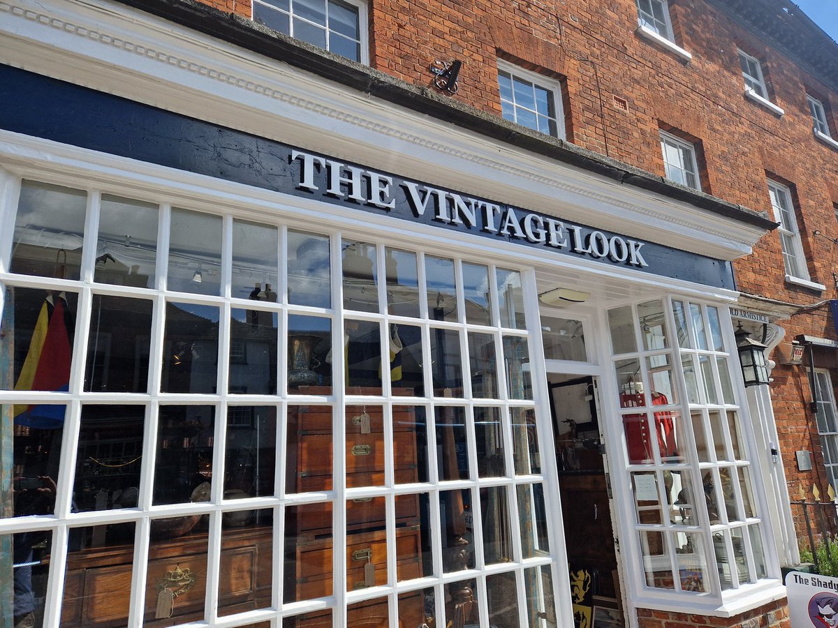 The Vintage Look ...Antiques, Retro , Cool , Jewellery, Furniture in fact anything 
7 days a week ,Henley-on-Thames <a href="/31/">Kyle</a> Hart Street