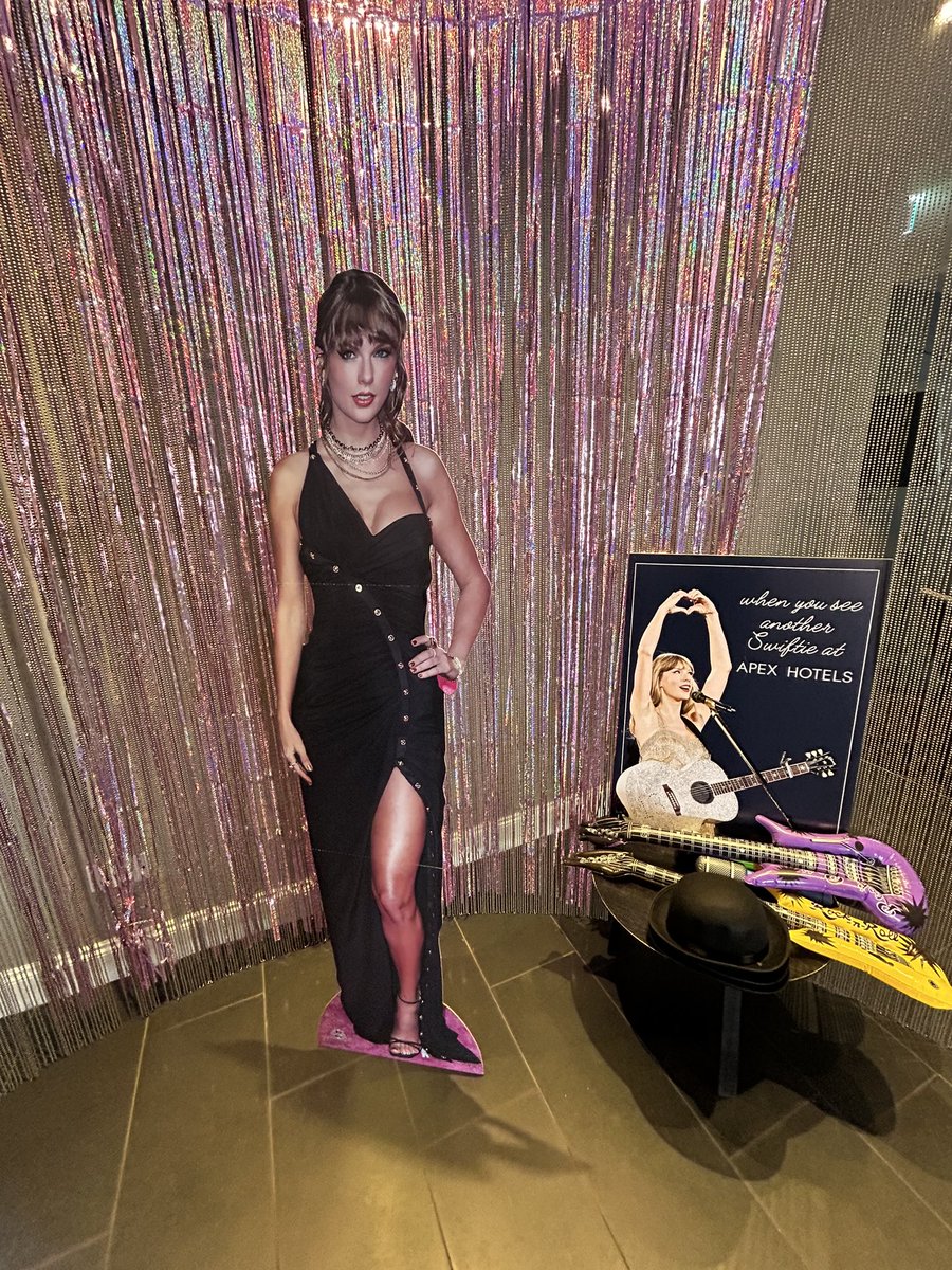 Andrew Crammond/Taylor Swift singing/presenting an overview on race discrimination/her Era’s Tour #ELGConf

[For the avoidance of doubt, pictured left to right: Mr Crammond, Ms Swift]