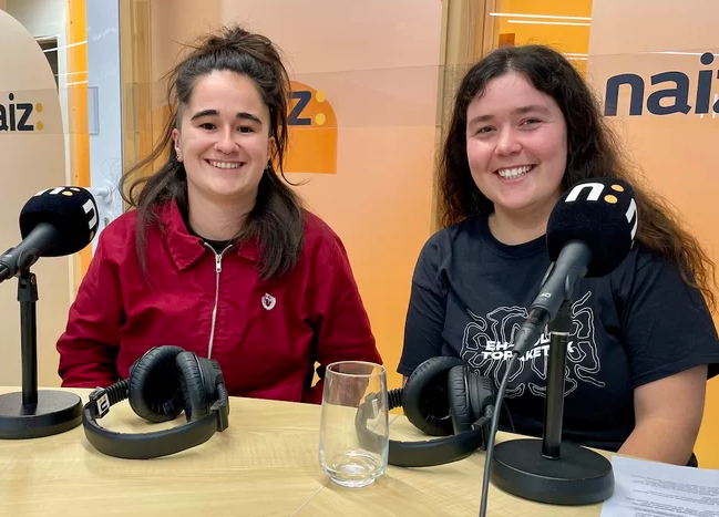 Uma Ulazia eta Uxue Alkorta, Euskal Herriko Gazte Feministak sareko kideak: «Izen aldaketarekin subjektu politikoa zabaldu eta trans eta bollerei lehendik zuten estrategikotasuna aitortu zaie» irratia.naiz.eus/eu/info_irrati…
<a href="/NAIZirratia/">NAIZ irratia</a>-n izan dira