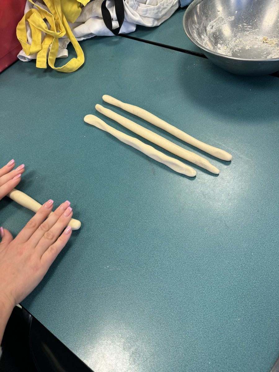 CaldiesDT's tweet photo. Some really good pretzel making today by Mr Kearns’ Y10 Food Prep &amp; Nutrition class with @SI_Liverpool at @CaldiesSchool 🥨🧑‍🍳 https://t.co/KQ2WInIujY