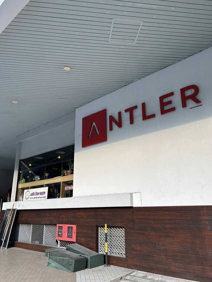 thorwebdev's tweet image. Awesome meeting some @supabase users at @the_builderclub #AI Hackathon in Singapore tonight and teaching folks about #inference in Edge Functions and managing #embeddings in #pgvector 🙌

Thanks @gabrielchua_ and @yoeven for organising and @AntlerGlobal for hosting 🫶