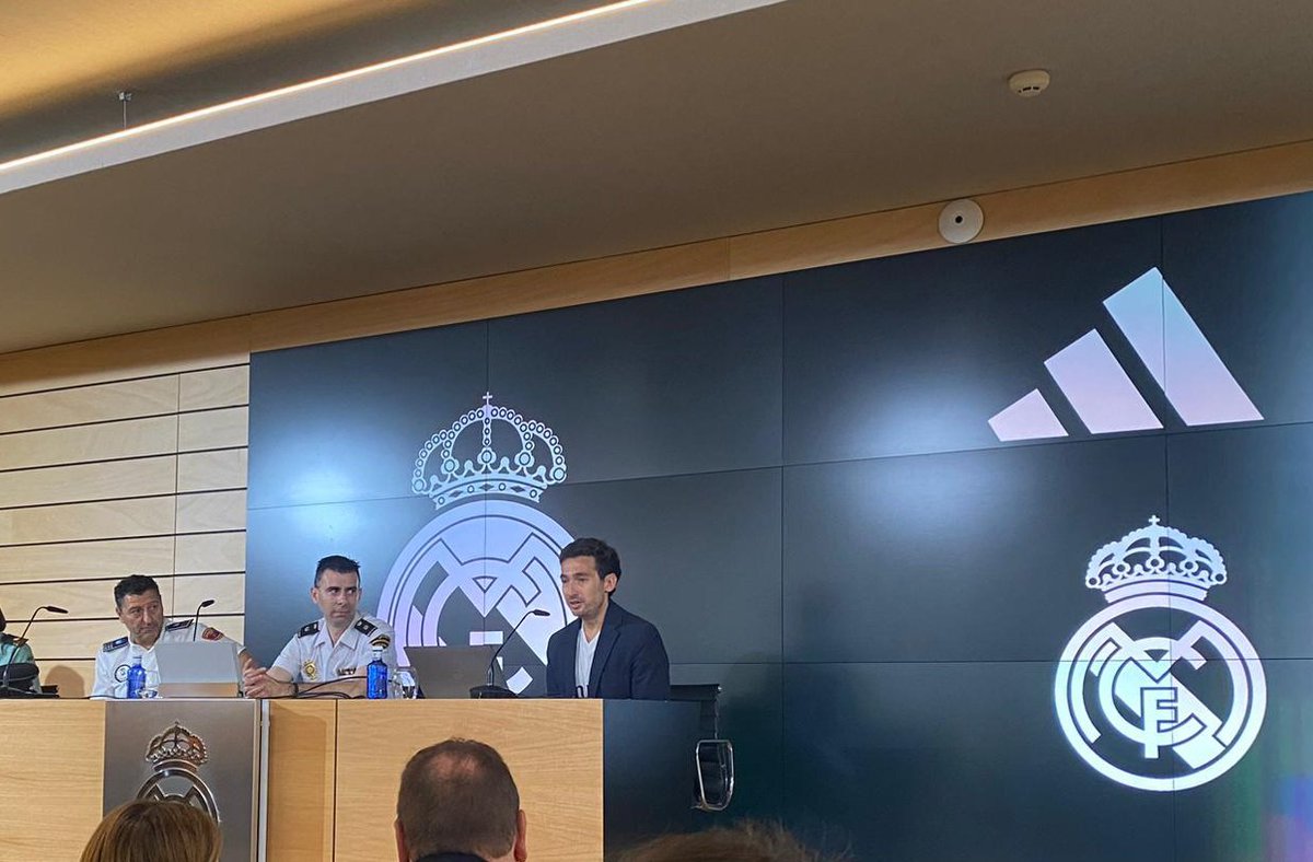 policia's tweet photo. Especialistas de @policia han participado hoy en una jornada de formación, organizada por el @realmadrid en #Valdebebas, sobre los derechos de propiedad industrial y la lucha contra la piratería y las falsificaciones https://t.co/bj0q4UgFIm