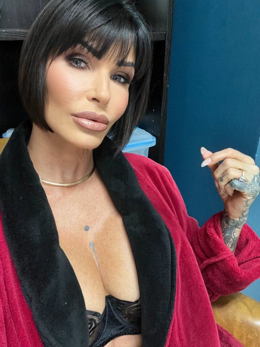 Eyes don&rsquo;t lie 🖤 https://t.co/onK6Jl1s06<a href="/tag/happygirl"class="tags"><span>#happygirl</span></a><a href="/tag/nicetomeetyou"class="tags"><span>#nicetomeetyou</span></a>