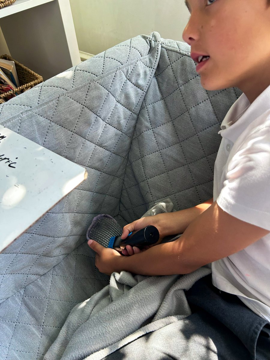 RockliffeManor's tweet image. Year 3 were exploring the classroom today for materials which were best suited for making blinds. This was in preparation for our experiment next week 💡they had decided that fabric is not the best! #sciencelearning