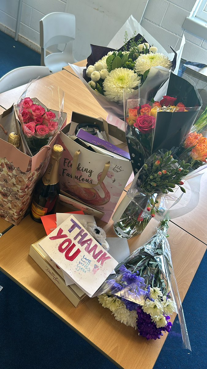 Missjohnsonhist's tweet photo. Blown away by the thoughtfulness of the pupils on my last day at Perth Grammar. End of an era 🖤💛 https://t.co/U0hL3i6CrC