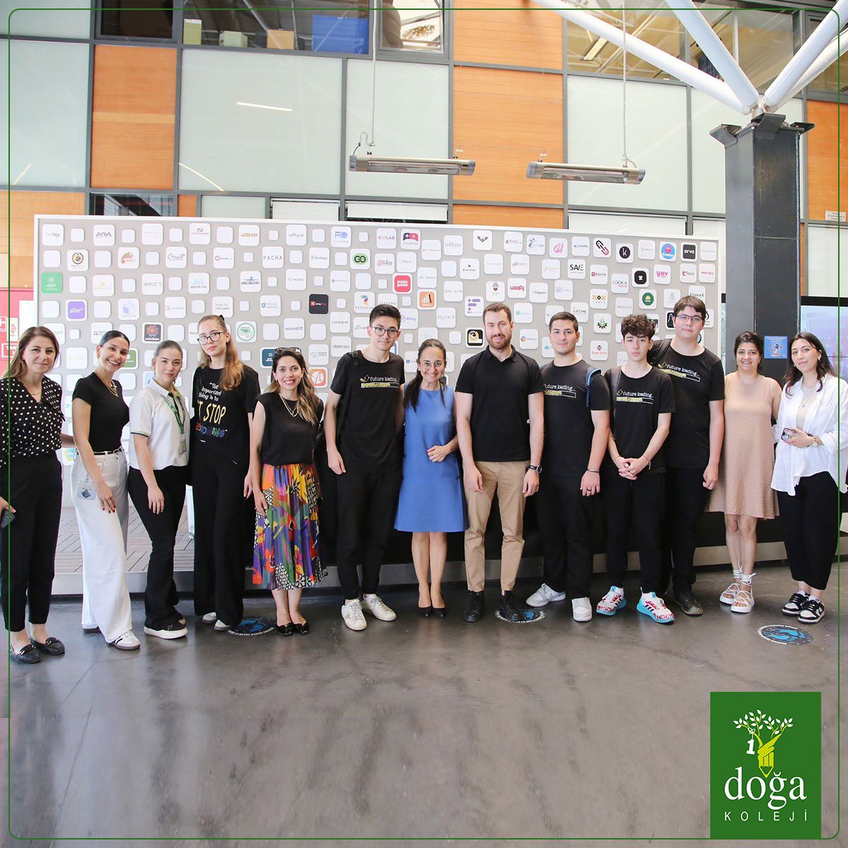 t- MBA İş Projeleri Yarışması’nda derece alan öğrencilerimiz İTO Bilgiyi Ticarileştirme Merkezini ziyaret ettiler. Yenilikçi iş fikirlerini sunan öğrencilerimiz İTO ve TOBB iş birliğinde organize edilen 14-19 Yaş Yeni Nesil Erken Girişimci Yarışması’na davet aldılar.