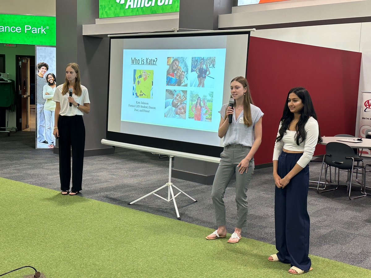 JA_STL's tweet photo. Congrats Creations for a Cause!
These students placed 1st in our JA Company Program Competition, were chosen to compete at the national level next week, and now we can add that they have been selected as one of five finalists for the Delta Social Impact Award!   #jacompanyprogram https://t.co/DwBP1x84PN