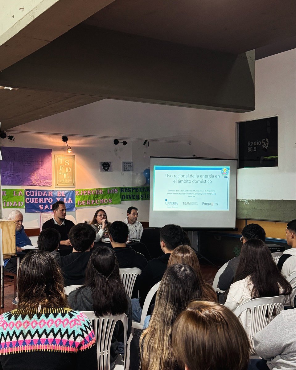 Ayer, en el ISFDyT Nº 5, nos reunimos para hablar sobre cómo reducir el consumo en casa. José Luis Berdolini de la Dirección de Gestión Ambiental de Pergamino nos compartió ideas y estrategias prácticas.

#SemanaDelAmbiente #EducaciónSostenible #GestiónAmbiental #Pergamino