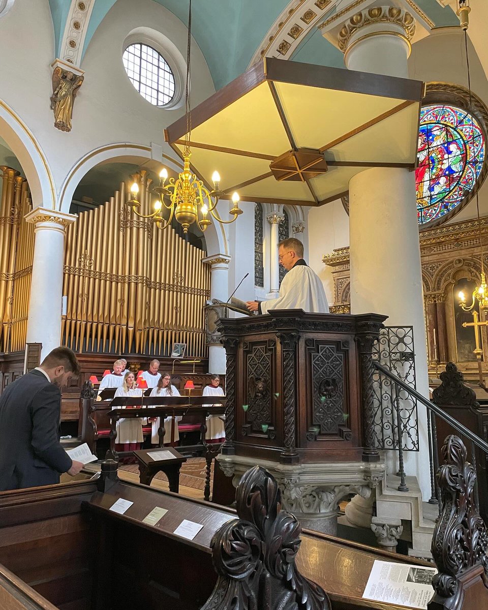 HCMM_UK's tweet photo. Today saw The Company hold its Annual Service at St Michael’s Corn Hill. We had a well attended service followed by an informal lunch. https://t.co/OiewG343tJ