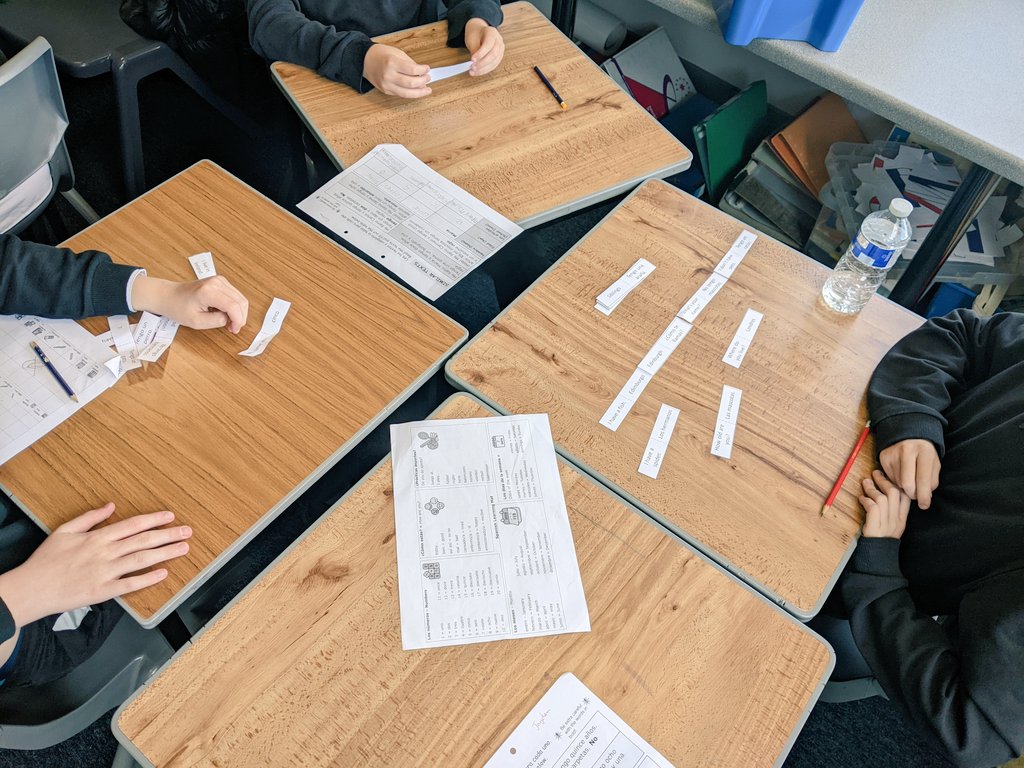 WacMod_Language's tweet image. 2B2 ending the week with some @linguascope, dominoes and splat 🇪🇸 🗣️💻 #lovelanguages @WhitburnAC