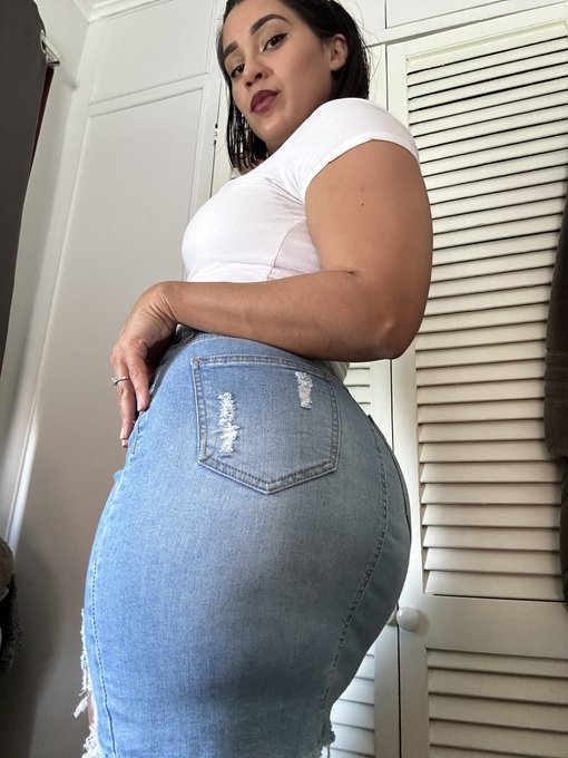 Jean skirts and white tees are a vibe!! What are your plans for the weekend? https://t.co/BqOQFWbvHd<a href="/tag/rt"class="tags"><span>#rt</span></a><a href="/tag/bondage"class="tags"><span>#bondage</span></a><a href="/tag/pantyhose"class="tags"><span>#pantyhose</span></a>