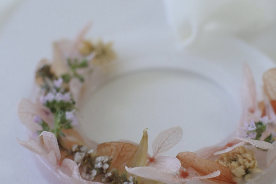 omou_jp's tweet photo. ⁡アロマサシェのオーダーメイドが新たにはじまります🕊️
結婚式のプチギフト、お世話になった職場の方へ、ちょっとしたお礼やお返しに。「おくりもの」のシーンは様々。⁡
とびきり可愛くって、他にはないおくりものを探している方へ。OMOUのオーダーメイドアロマサシェがおすすめです。 https://t.co/3lOcKogEUF