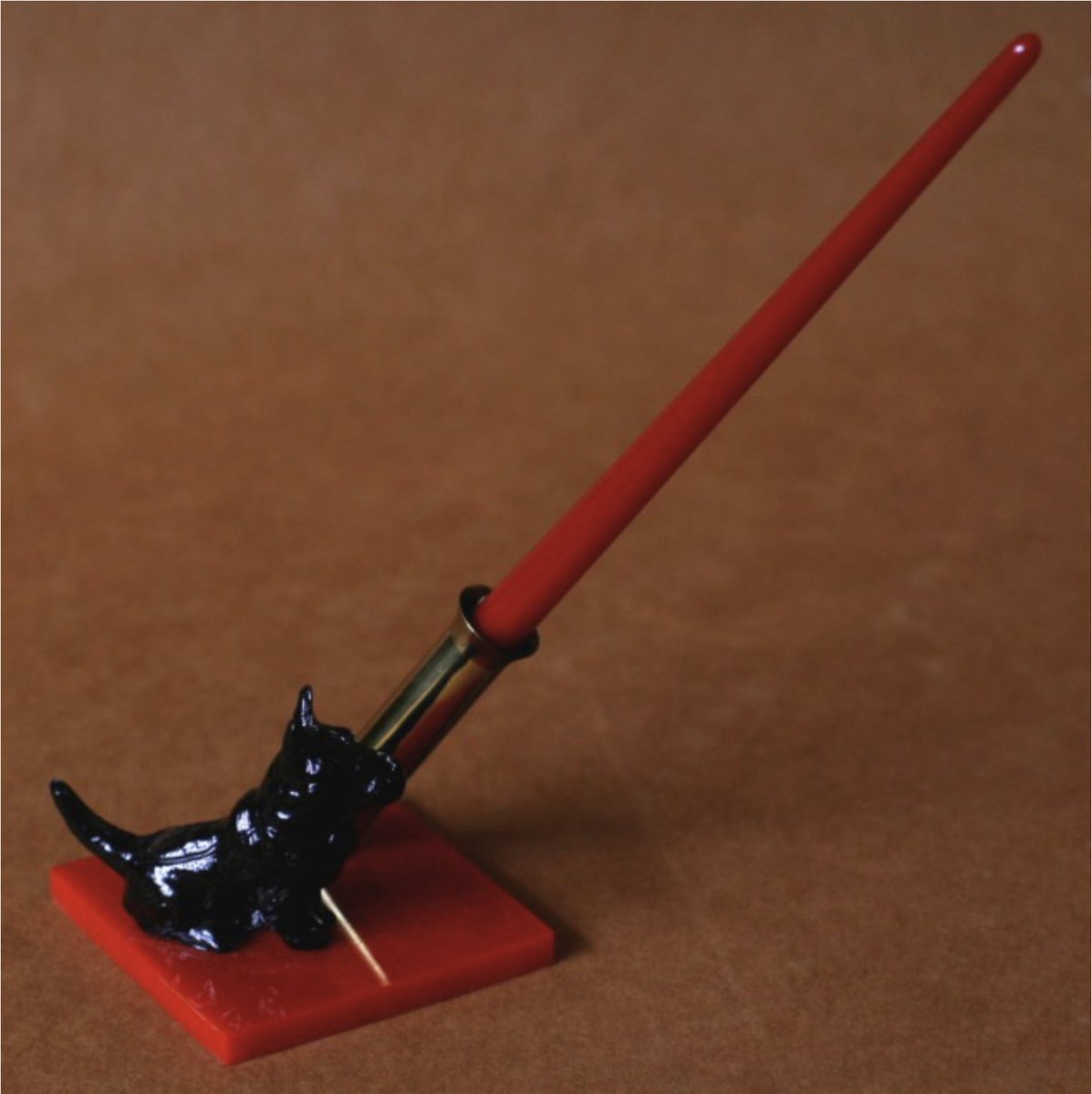 ctmuseum's tweet image. When you can't bring your #pets to
work, you can bring their #ArchivesPets likeness to
your desk! This #scottiedog pen and holder was
produced by the Hershey Metal Products Company in
#Derby. #ArchivesHashtagParty #pens #MakeItHere #MadeItHereCT