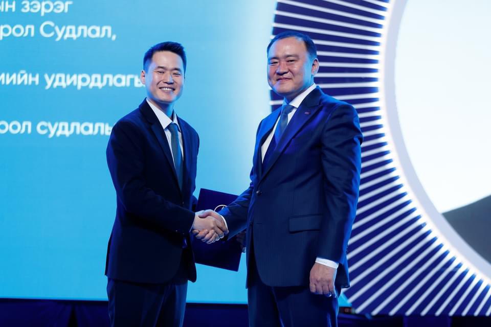 Enkhpurev1's tweet image. АН-аас нэр дэвших батламжаа авлаа.