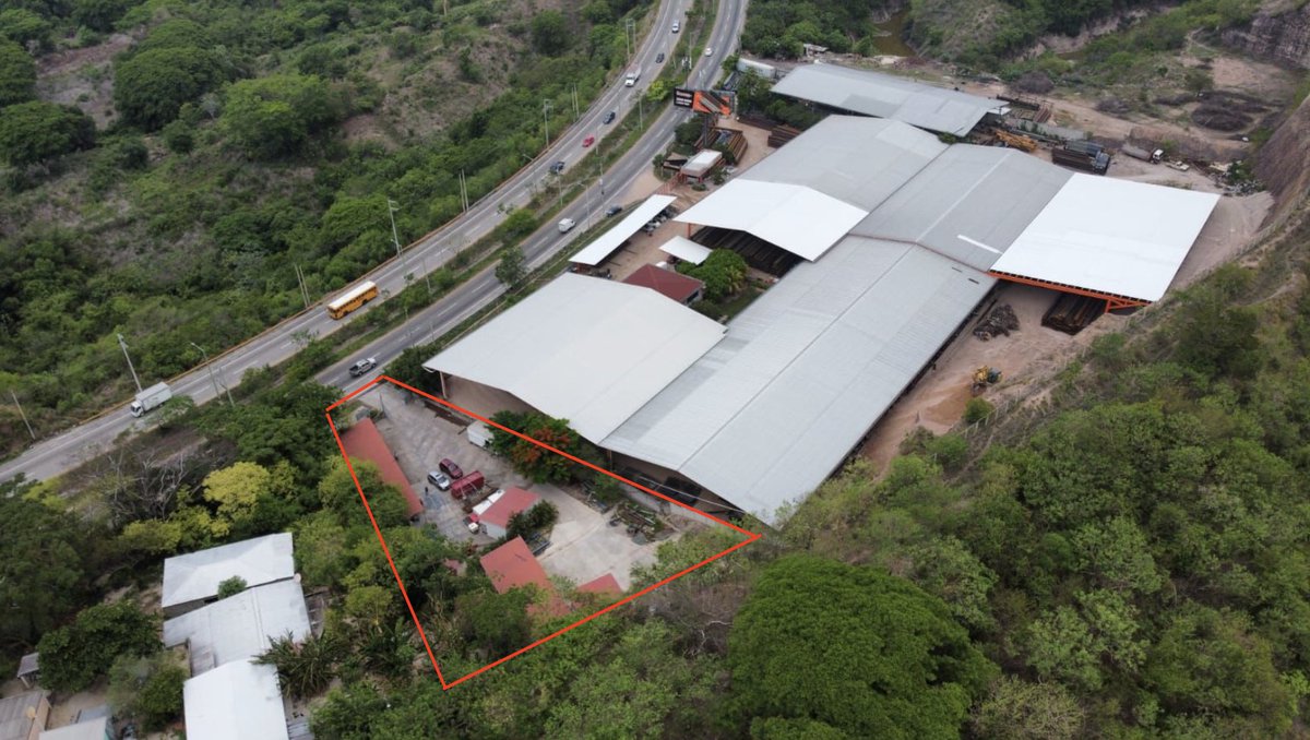 HomeFinder_SV's tweet photo. 2130 m2 lot for sale on the Airport Highway. Direct highway access. Industrial or commercial land use. $340,000 USD. https://t.co/cMWqXA0yBN