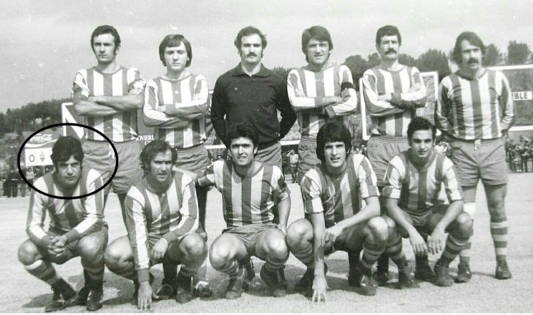 FCVilafranca's tweet photo. OBITUARI ✝️ | Ha mort a Vilafranca (75 anys) l'exjugador del nostre club a la dècada dels 60 i 70, Santiago Díaz Giralt, 'SERENET'. La foto és de la inauguració de l'Estadi Julià de Capmany a Montjuïc, on Santi, aquell dia (12/10/1975), fou l'autor del primer gol. (D.E.P.) https://t.co/csdbrrKFuG