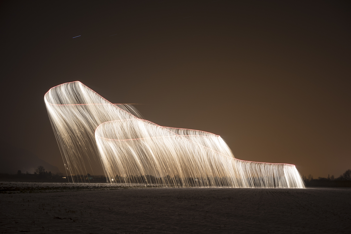 [#MuseumWeek | #eauMW] On profite de ce jour dédié à l'eau pour vous remontrer ces photos magnifiques de la série Phénomènes signées <a href="/jadikan_light/">Jadikan</a>, prises sur des lacs de montagne et présentées lors du festival Lumières sur le Quai 2023 !
On ne s'en lasse pas...