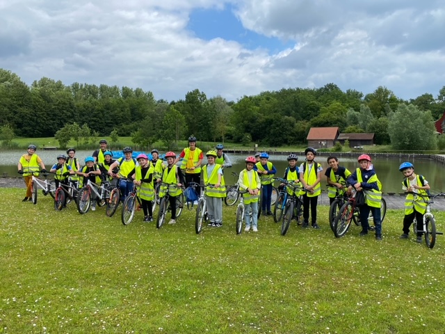 USEP59's tweet photo. Un grand bravo à l'asso Usep Emile Zola de Valenciennes pour ce cycle SRAV 🚴‍♂️
Félicitations aux élèves et aux enseignants pour ce projet 👏
@AcLille @Agence_du_Sport @departement59 @usepnationale https://t.co/StPkVaEEC2