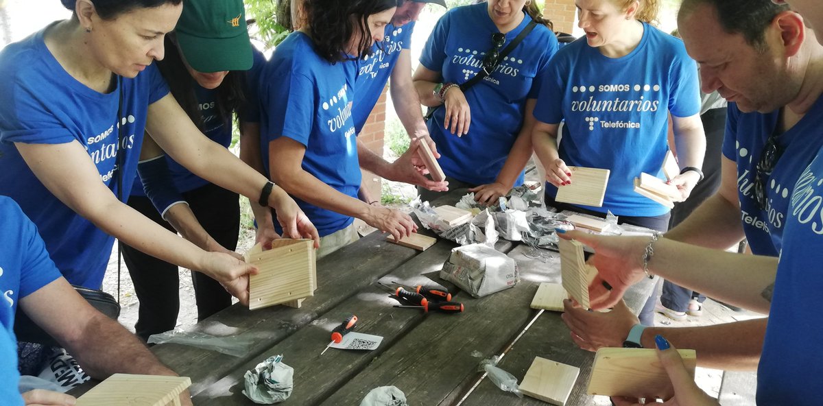 GNMedioAmbiente's tweet photo. Otro año más magnífica participación en los #voluntariadosambientales desarrollados en la ribera del río #Henares y #Guadarrama en otro #divt de record ¡Gracias voluntari@s! @VolunTelefonica @fundacionTef @Telefonica https://t.co/HD7A1kZceD