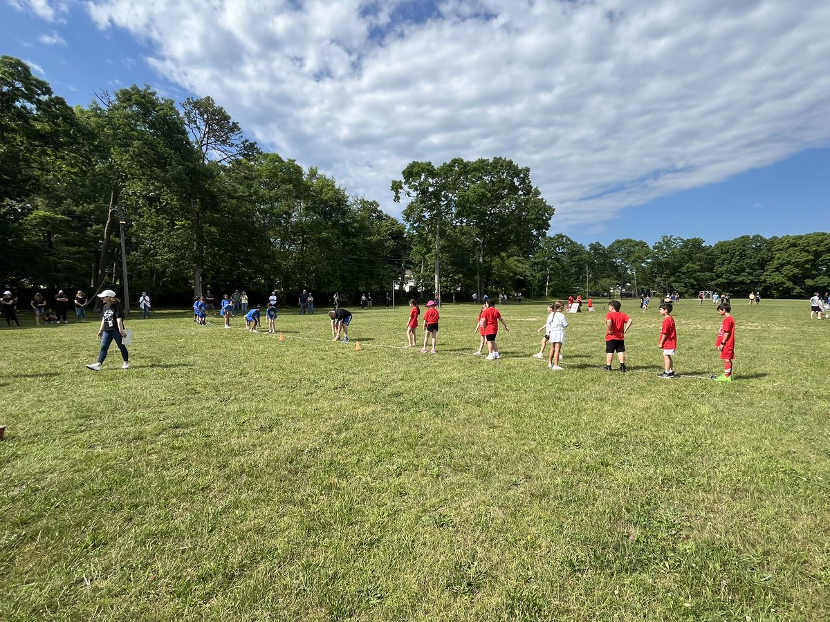 jfkeipride's tweet photo. Field Day Fun!  The competition is rising! #eipride EiPride Forever @eischools https://t.co/XgdG7KDpNG