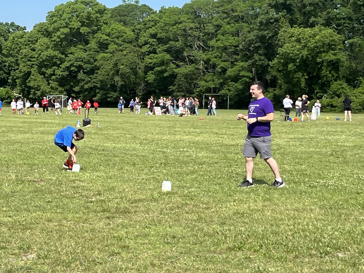 Field Day Fun!  The competition is rising! #eipride EiPride Forever <a href="/eischools/">East Islip UFSD</a>