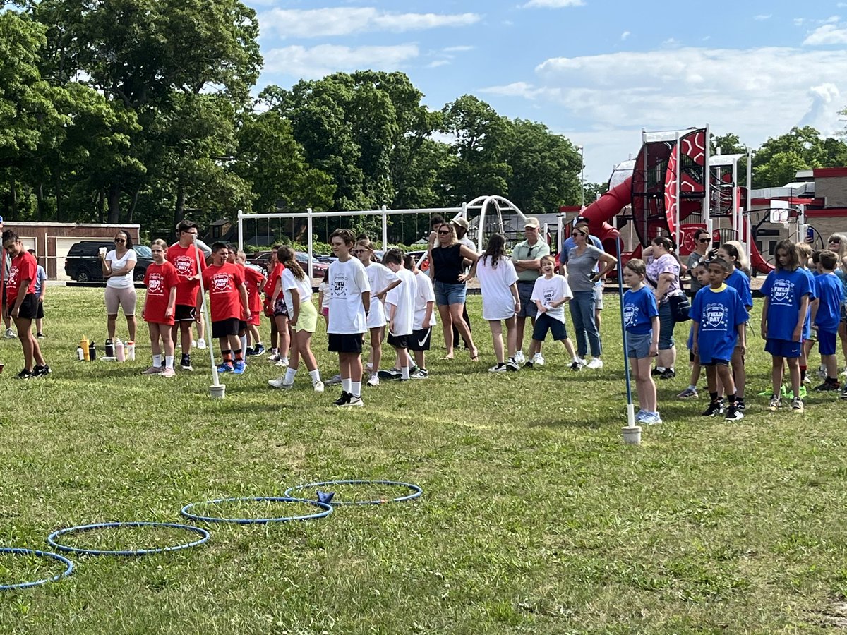 jfkeipride's tweet photo. Field Day Fun!  The competition is rising! #eipride EiPride Forever @eischools https://t.co/XgdG7KDpNG