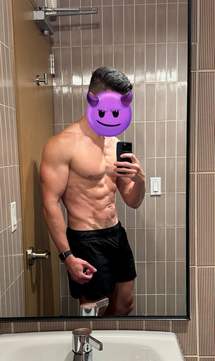 AltNPepperZaddy's tweet photo. Good pump at the gym to start the weekend off right 😈 https://t.co/dsvOHHyrmj