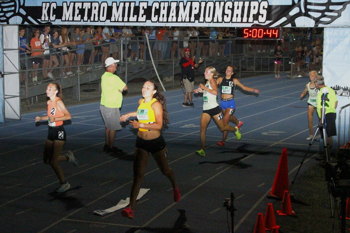 KCMetroMile's tweet photo. Let's hear it for the girls!  What an awesome night, Evyn Humphrey sets a new meet record for the HS Girls in 4:55.97 and 6 girls come through 1600 meters under 5 minutes! @EvynHumphrey @MoMileSplit @kansasrunning @owlxc @BVSWdistance @PCHSTrack_Field @Kate_mil4 @HannaKeltner https://t.co/QSddPwV3v6