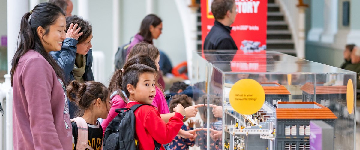 NMSEngage's tweet photo. Looking for something to do in the summer holidays? Take a look here 👉https://t.co/Bep3cWWWRU to find out what's going on at the National Museum of Scotland! 
#WhatsOnEdinburgh #EdinburghFamilies https://t.co/iJBGyr2MWS