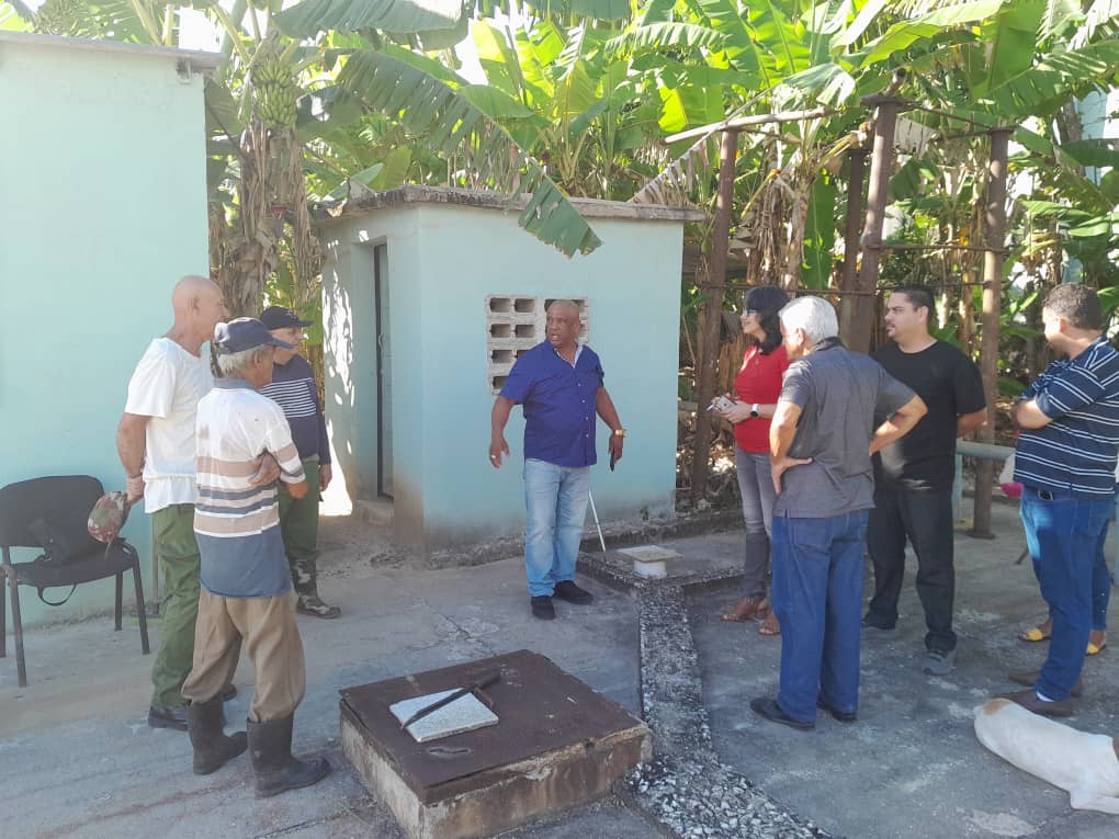 radiocmhw's tweet photo. Como parte de la #VisitaParlamentariaVC. La Comisión de Industria, Construcciones y Energía de la @AsambleaCuba dirigida por Magda Ileana Pérez Matos recorre la estación de bombeo de agua de la comunidad base aérea de #SantaClara. 
#VillaClaraConTodos

✍️ Carlos Mario González https://t.co/2FKwh79t9t