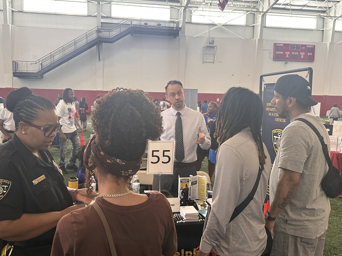 Good morning! The PDP is hiring!! We encourage you to come down to Philly’s largest citywide job fair happening now!! (1816 N 15 St.) and chat with us. We’ll be here until 2pm. Your  career and a great pension are waiting on 🫵
#hiringalert #corrections #correctionprofession