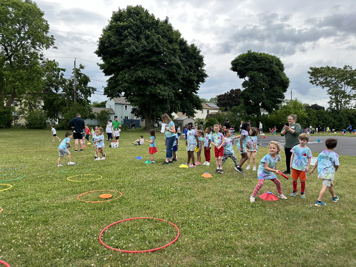 Southlawn @WesIrondequoit Olympic-themed  Sports Day is underway…Nothing but smiles to start off a Friday! 🇺🇸🇺🇦🇮🇪🇩🇪🇯🇲🇦🇺