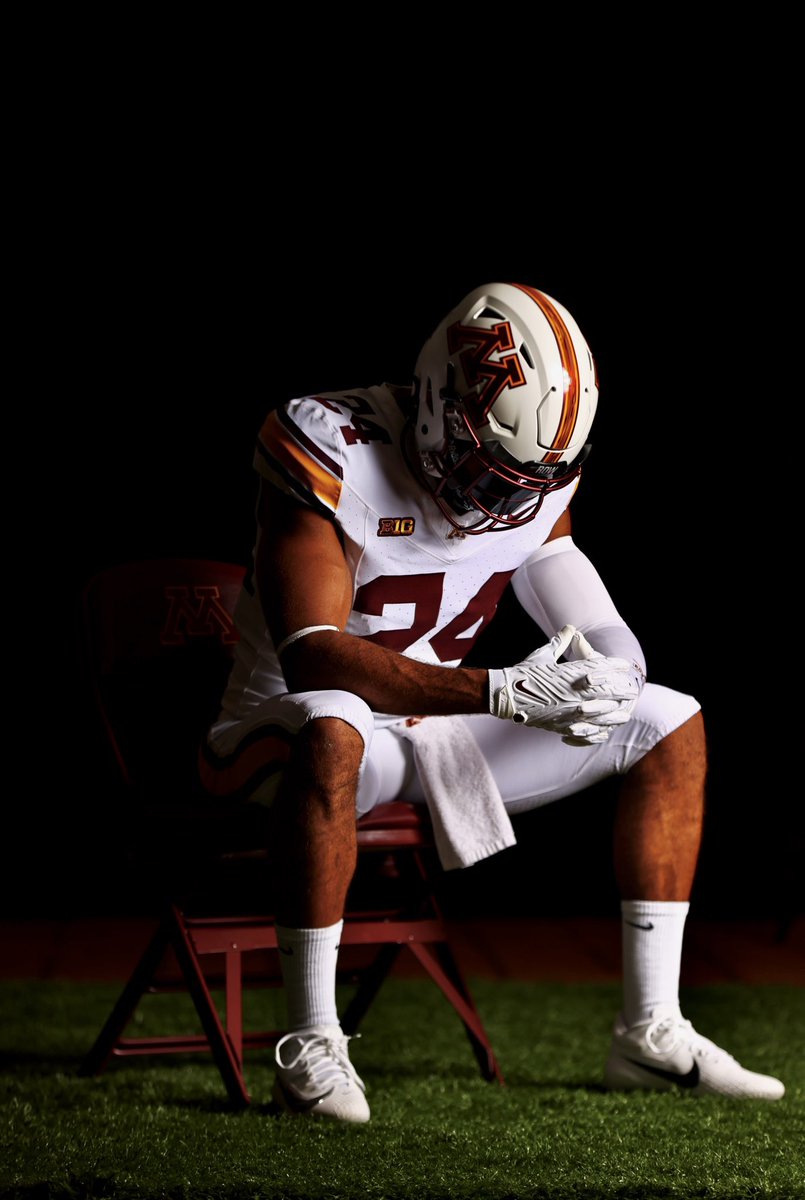 GopherFootball's tweet image. Icy whites🥶

#RTB #SkiUMah #Gophers