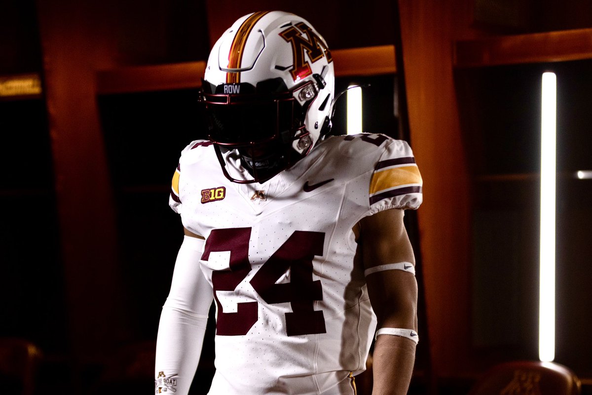 GopherFootball's tweet image. Icy whites🥶

#RTB #SkiUMah #Gophers