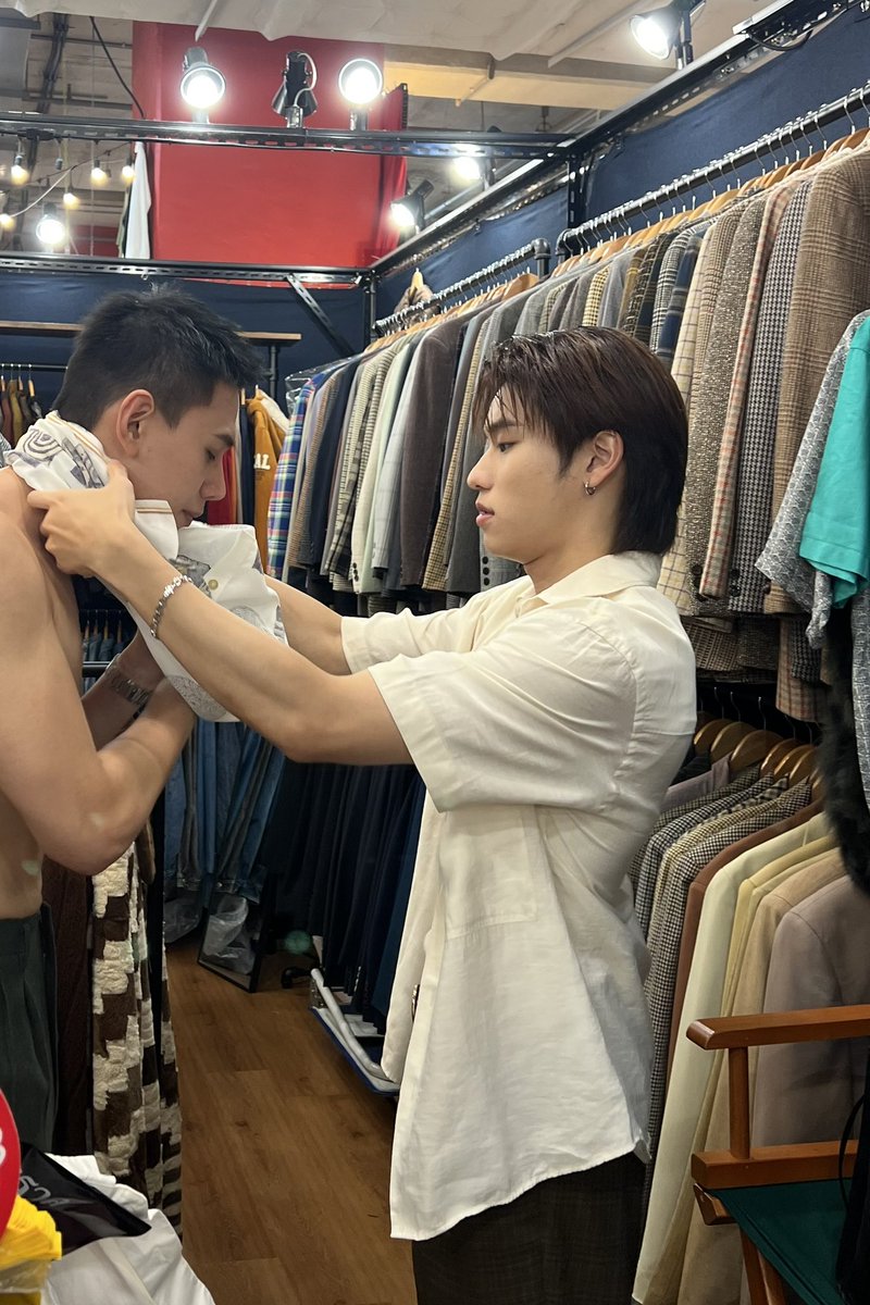 menthemx's tweet photo. คนโสดใส่เสื้อยังไงคับ พอดีผมมีแฟนใส่ให้🙂↔️🙂↔️
#OUROADCLOSEFRiEND2_EP4
https://t.co/FFDP20tsA0