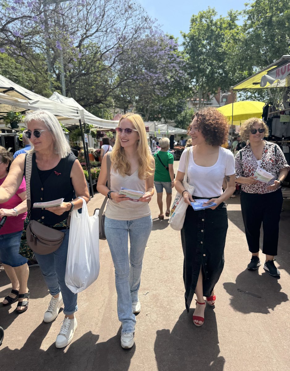 AinaVS's tweet photo. Matí a peu de carrer per parlar amb veïns i veïnes de Badalona sobre l’Europa que volen 🇪🇺
Sempre acompanyada amb el millor equip de companys i companyes. https://t.co/Hz2Idn40SE